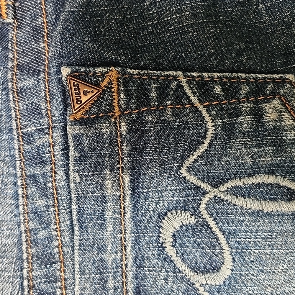 NWOT GUESS Women's Blue Denim Shorts - Picture 6 of 8